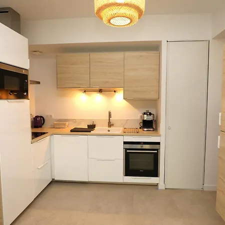T2 Neuf Sur Jardin Proche Apartment *